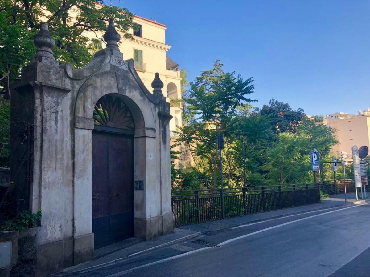 Casa Enzina Hotel Sorrento Bagian luar foto