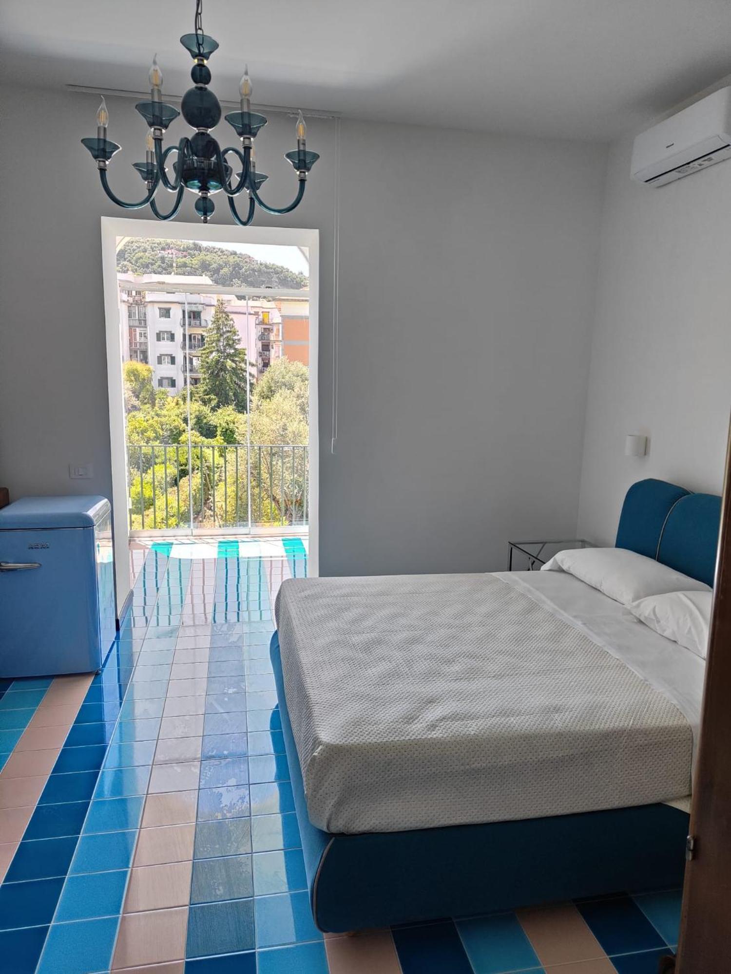Casa Enzina Hotel Sorrento Bagian luar foto
