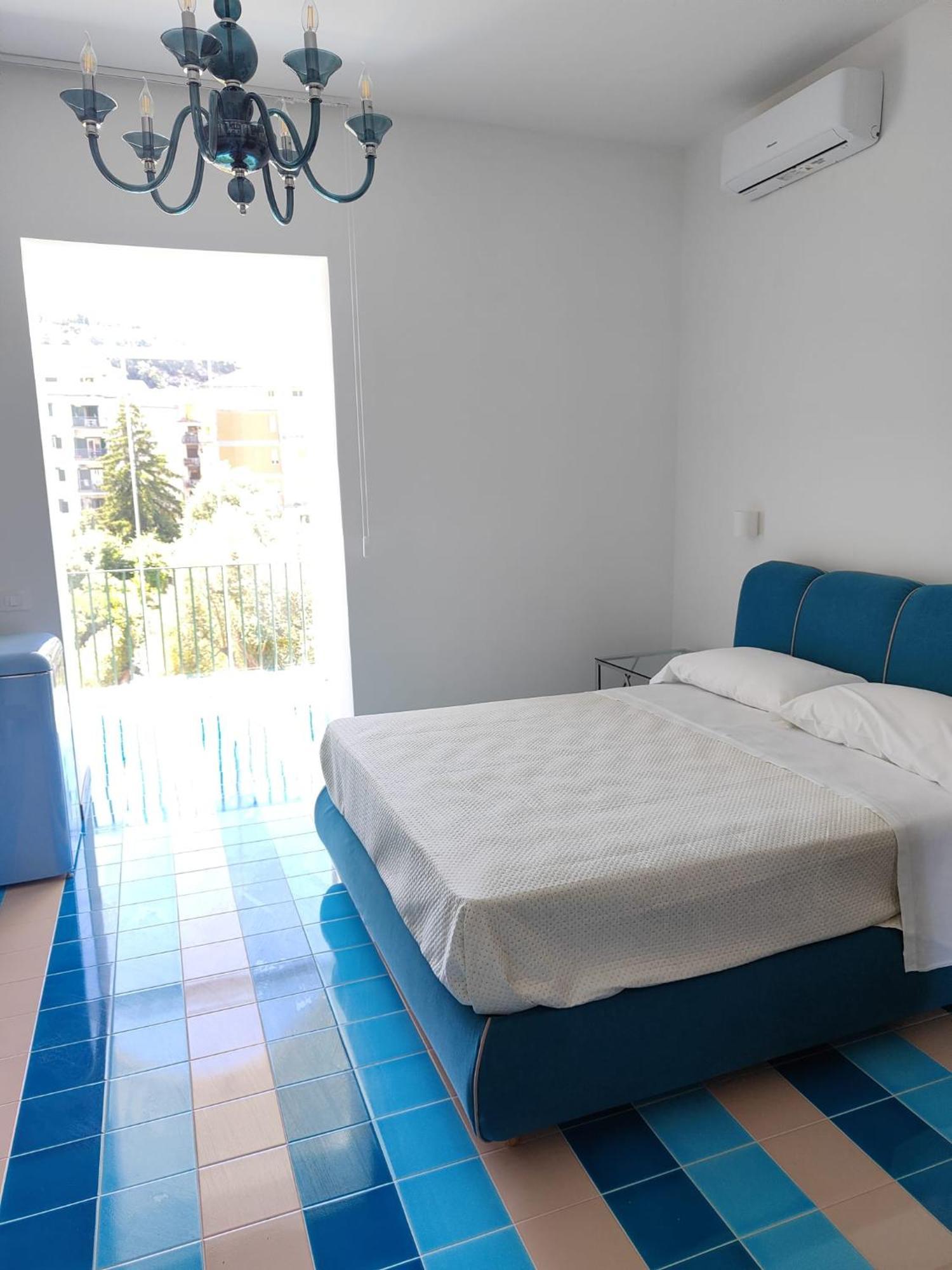 Casa Enzina Hotel Sorrento Bagian luar foto