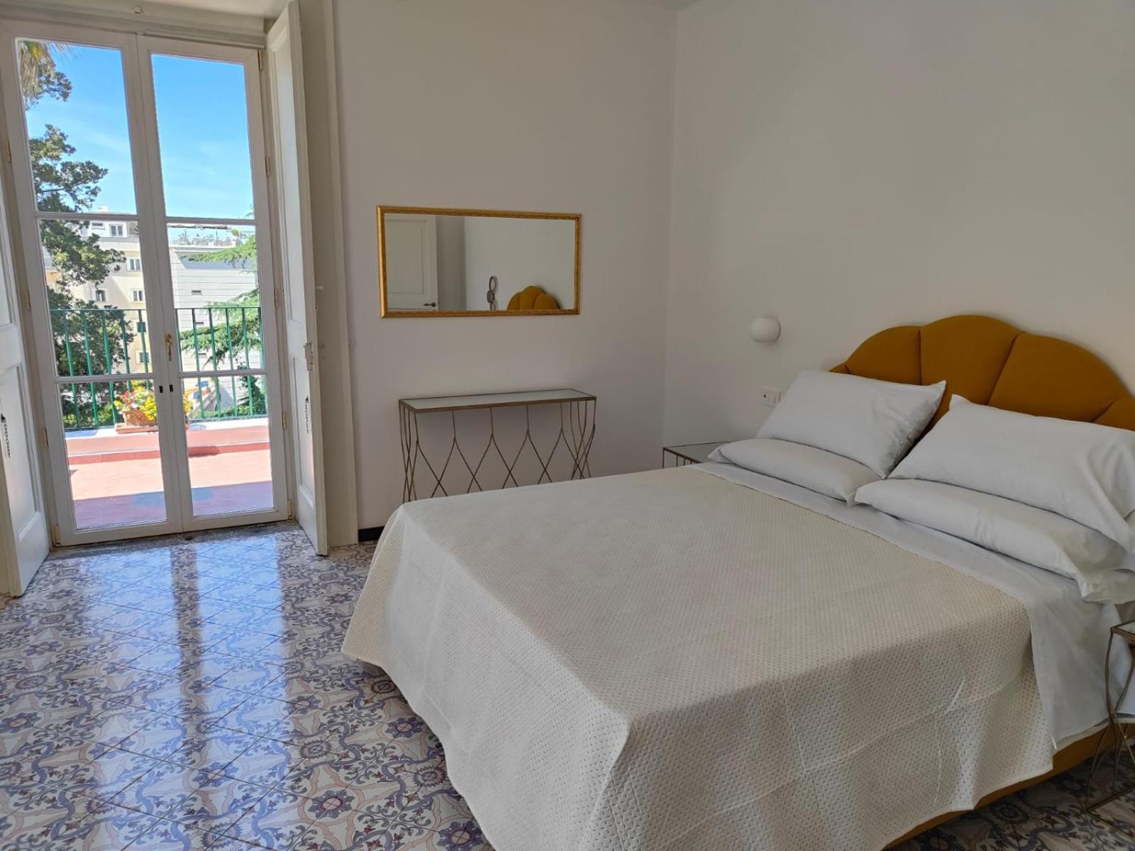 Casa Enzina Hotel Sorrento Bagian luar foto