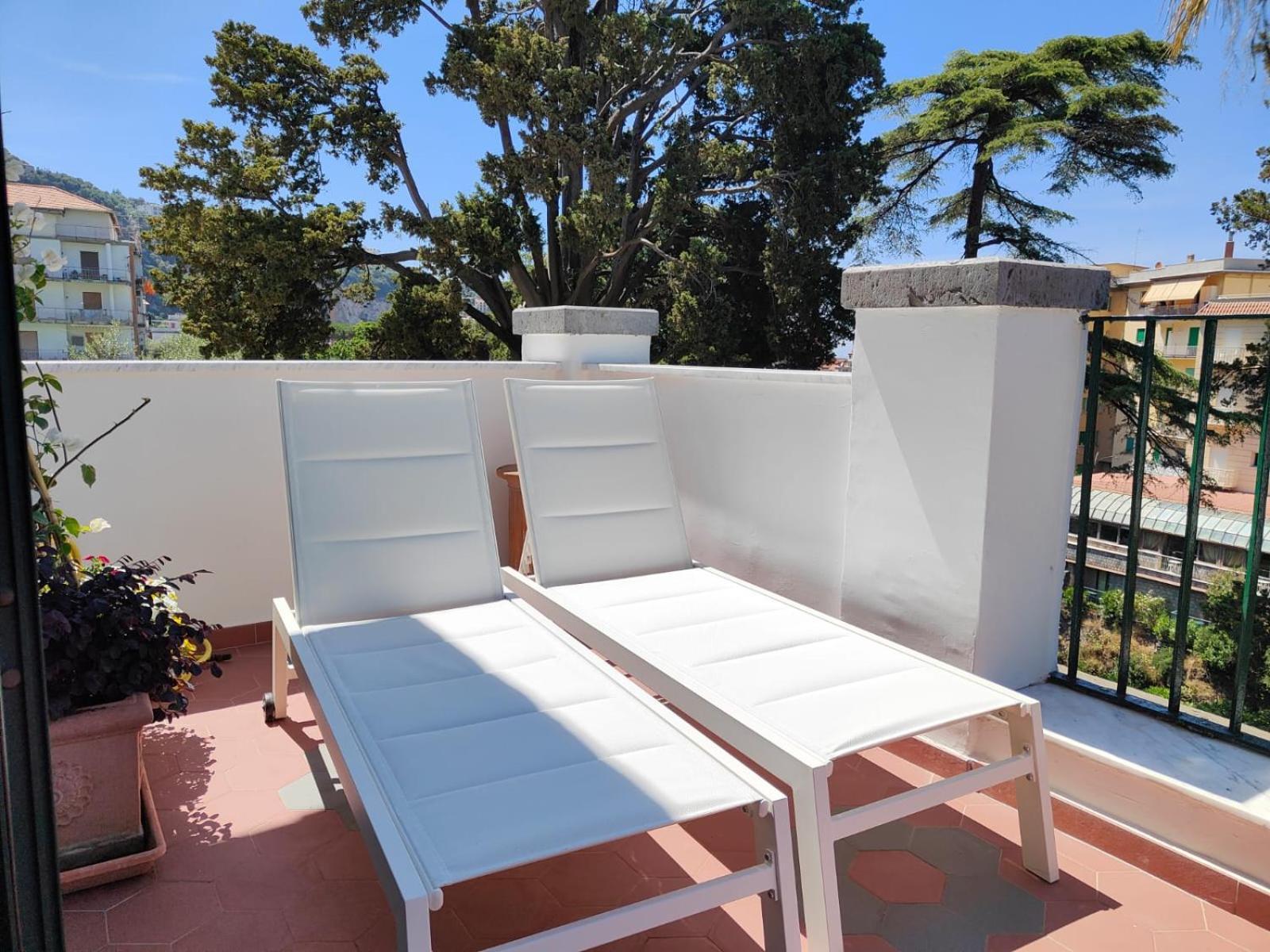 Casa Enzina Hotel Sorrento Bagian luar foto