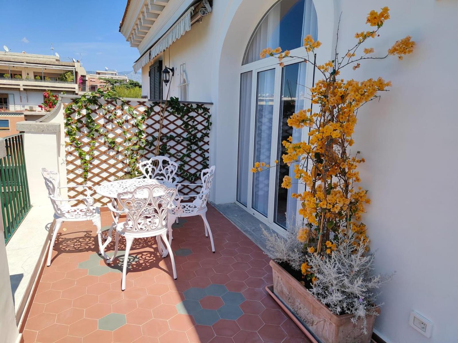 Casa Enzina Hotel Sorrento Bagian luar foto