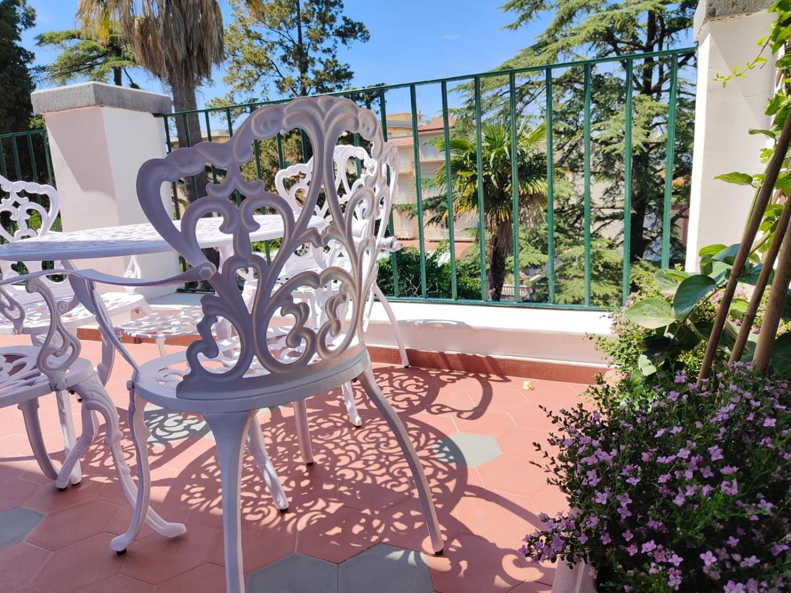 Casa Enzina Hotel Sorrento Bagian luar foto