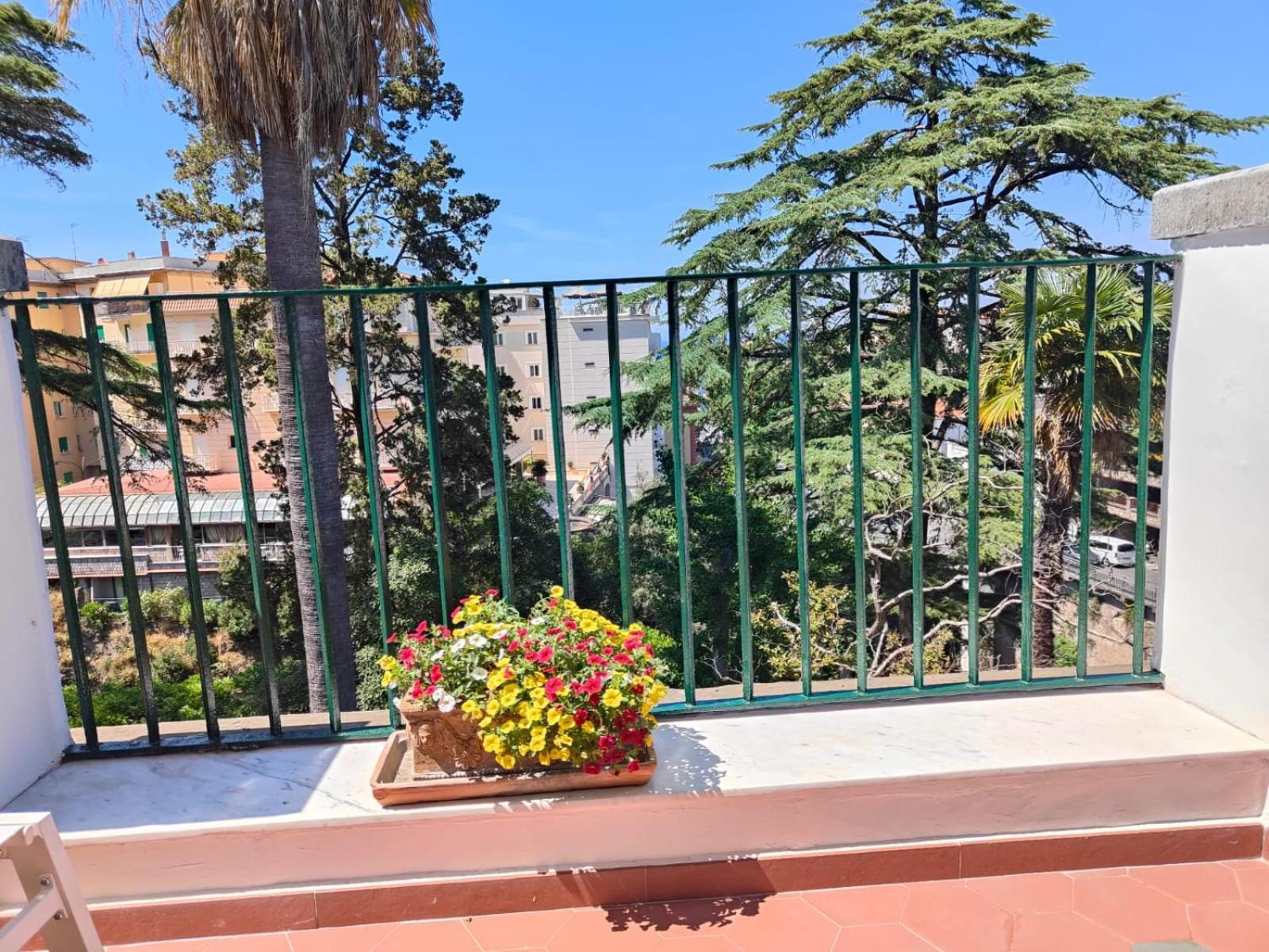 Casa Enzina Hotel Sorrento Bagian luar foto