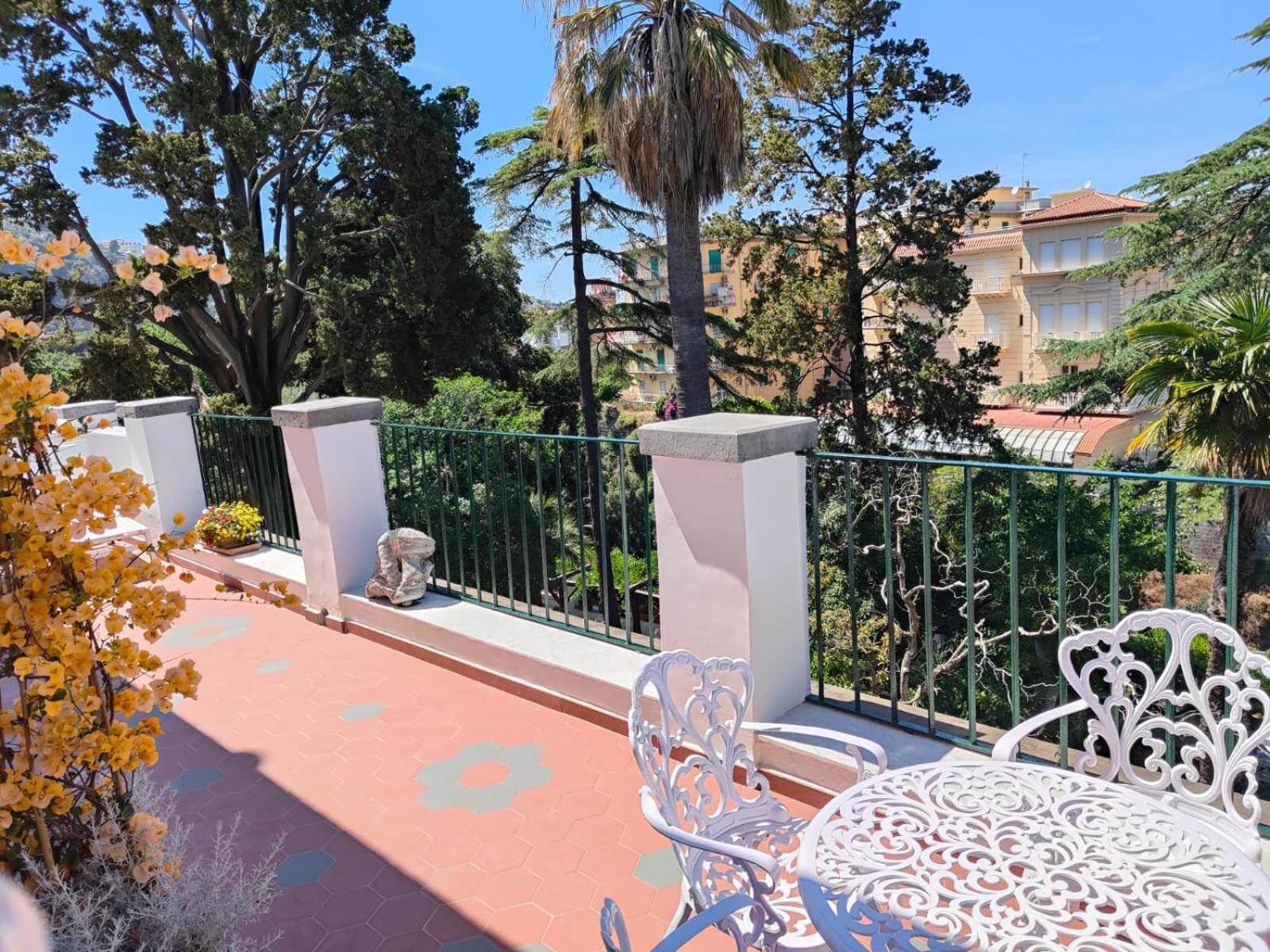 Casa Enzina Hotel Sorrento Bagian luar foto