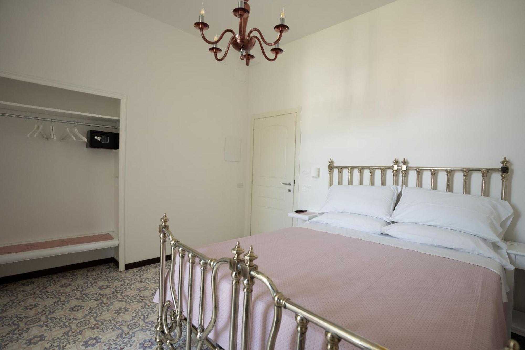 Casa Enzina Hotel Sorrento Bagian luar foto