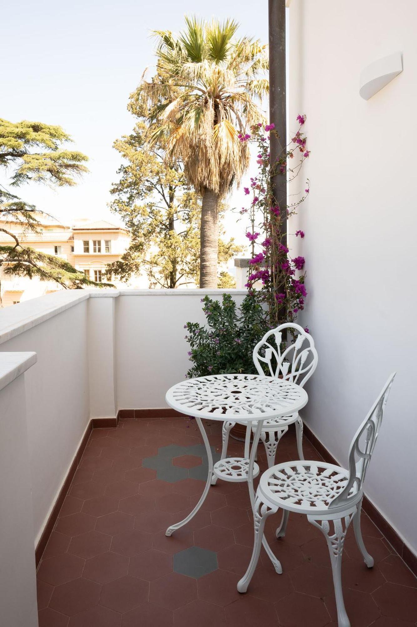 Casa Enzina Hotel Sorrento Bagian luar foto