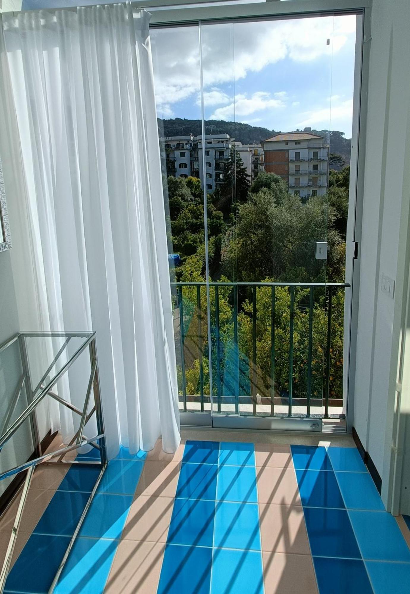 Casa Enzina Hotel Sorrento Bagian luar foto