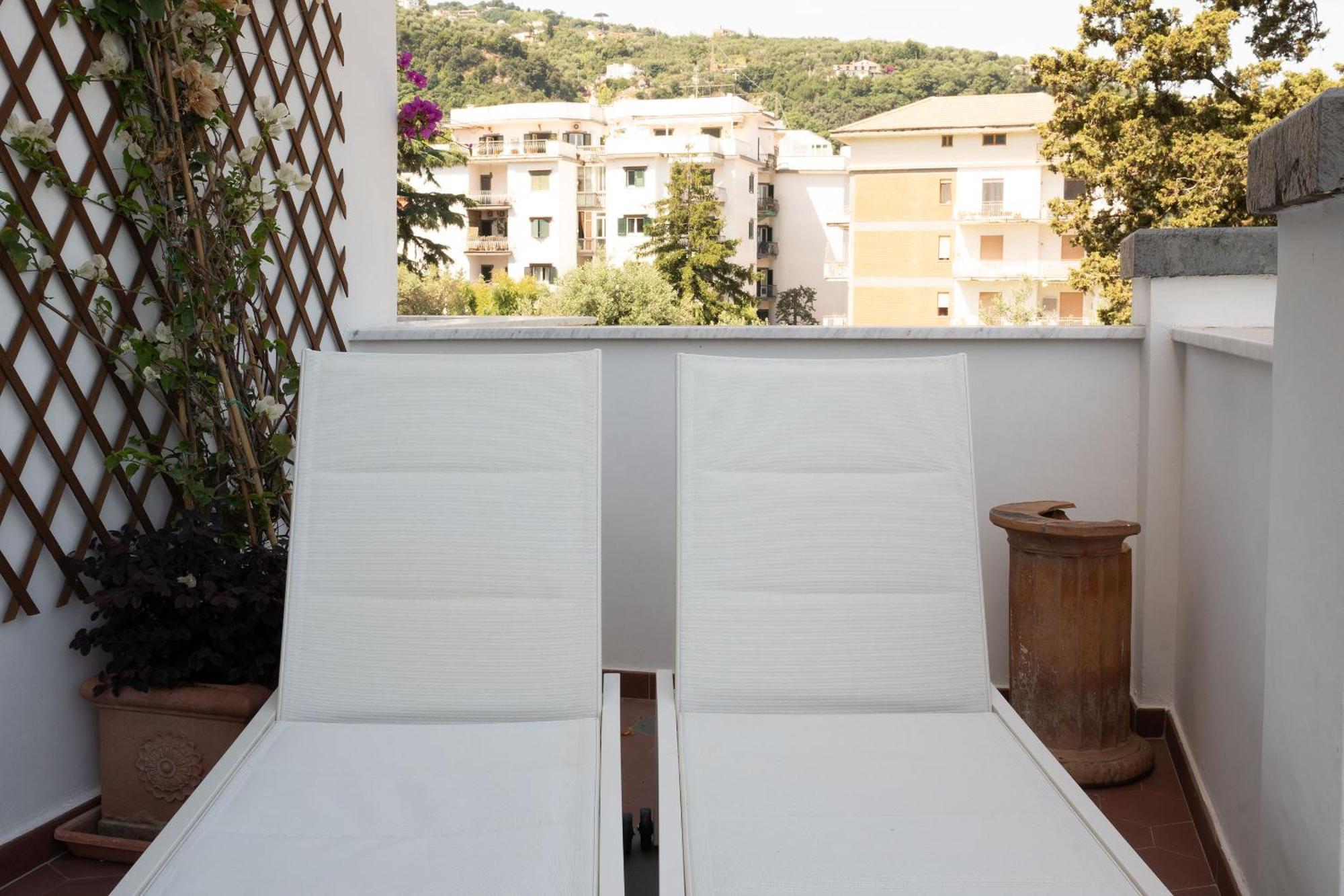 Casa Enzina Hotel Sorrento Bagian luar foto