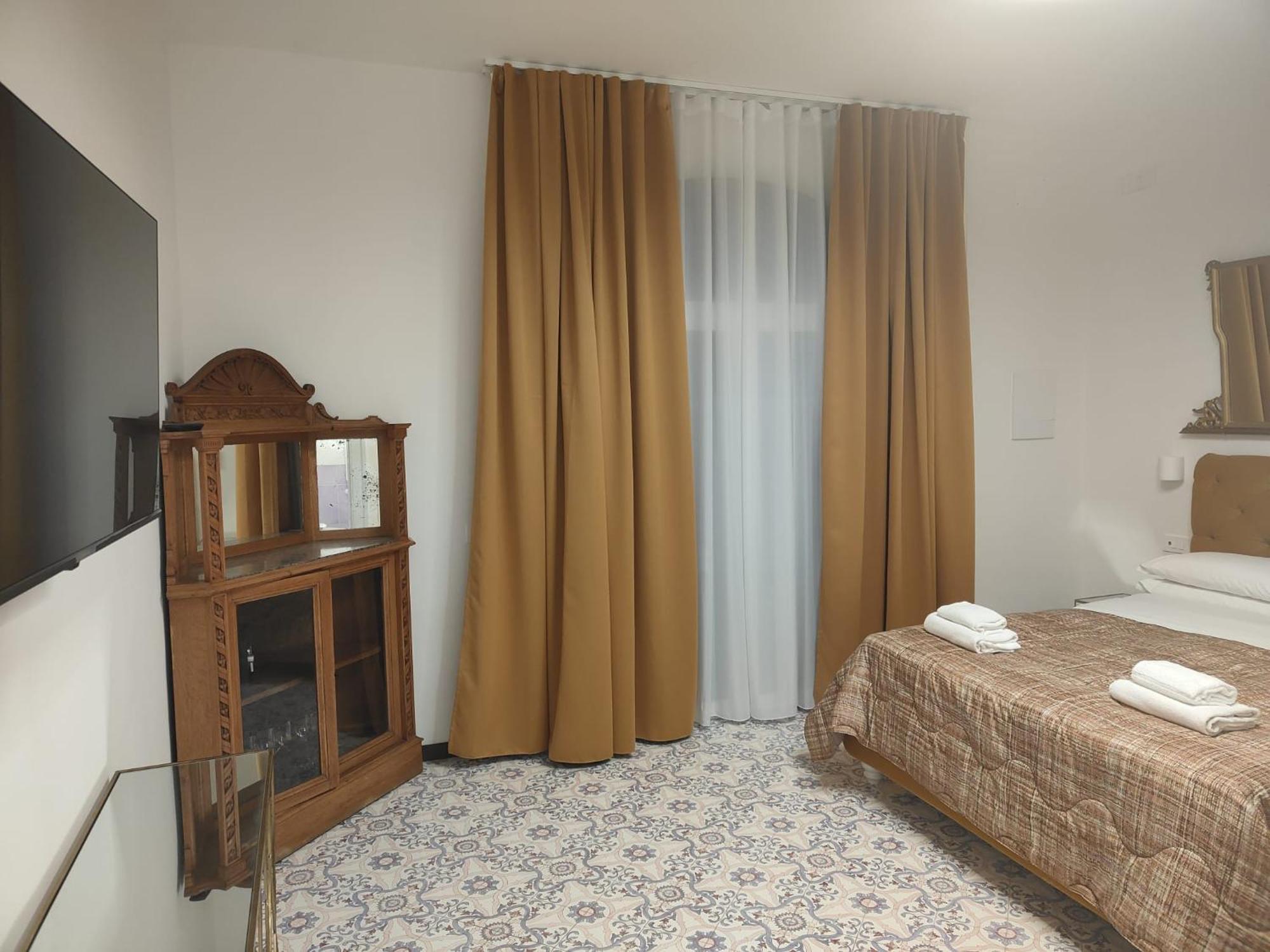 Casa Enzina Hotel Sorrento Bagian luar foto